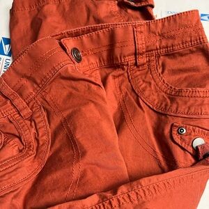 Y2K SZ 6P Ladies Capri’s